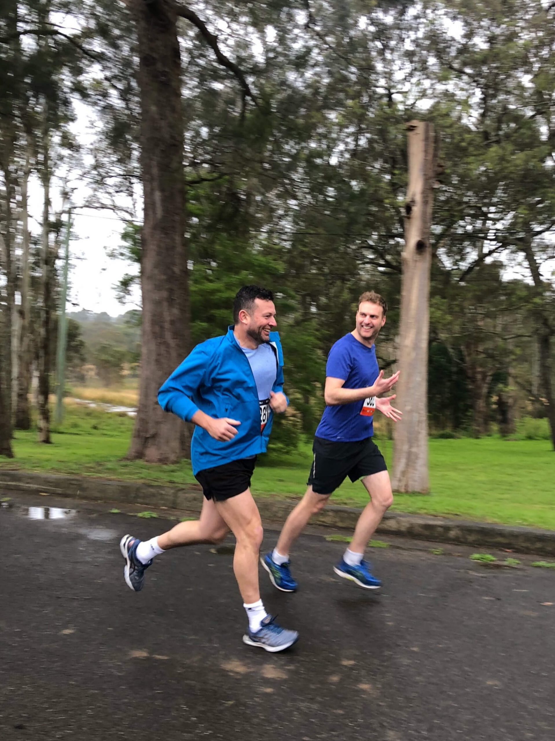 006 tour de pif 2022 taylor tim christie and ian short running during race